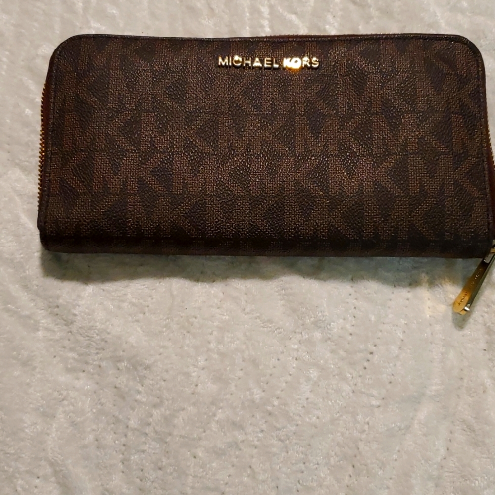 Michael kors wallet